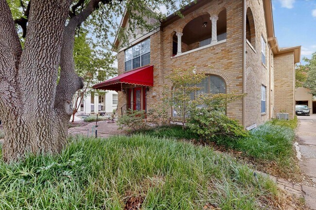 Foto del edificio - Charming 1930’s Highland Park Duplex