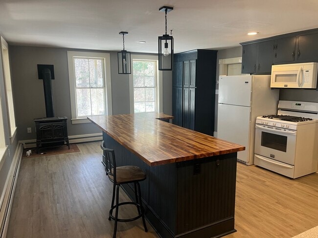 Photo - 459 Mill St Apartment