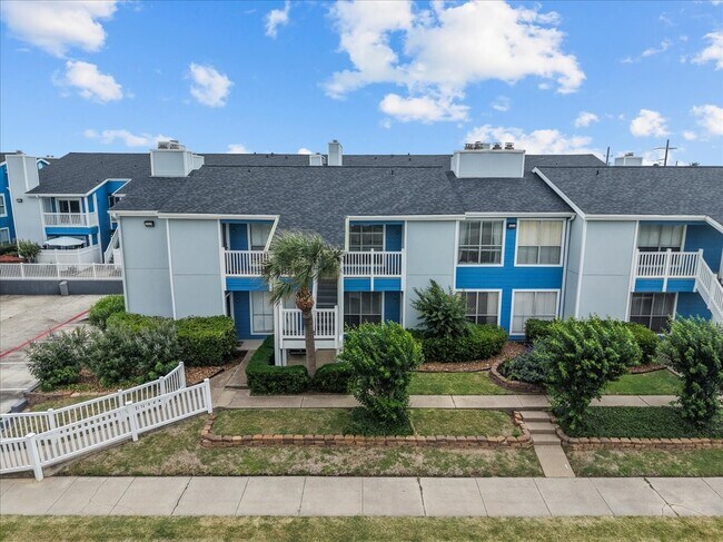 Building Photo - 3506 Cove View Blvd