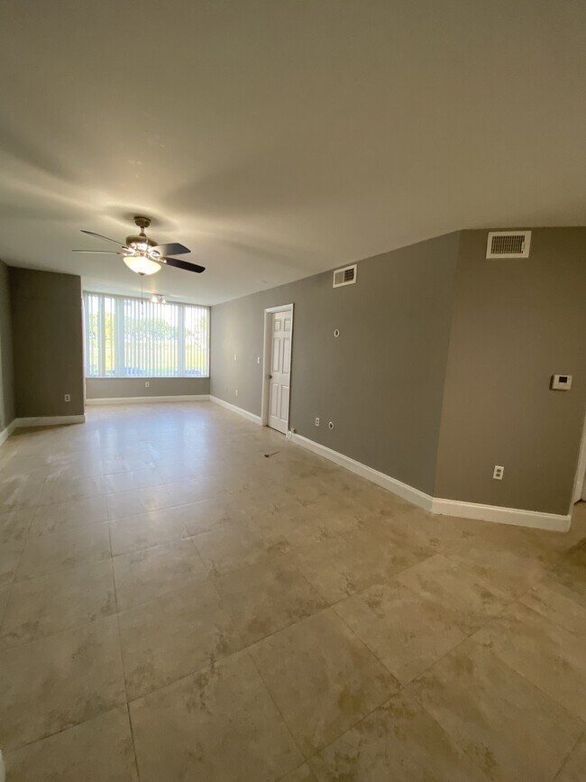Foto del edificio - 2820 N Oakland Forest Dr