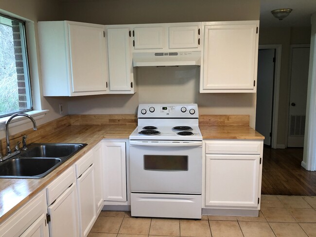 Building Photo - 4522 Tomben Ln