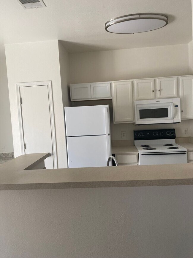 Building Photo - 1000 Diamond Dr