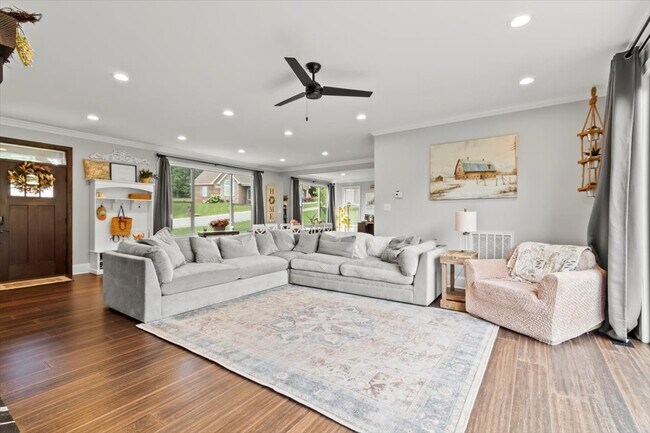 Building Photo - 605 Peachtree Drive