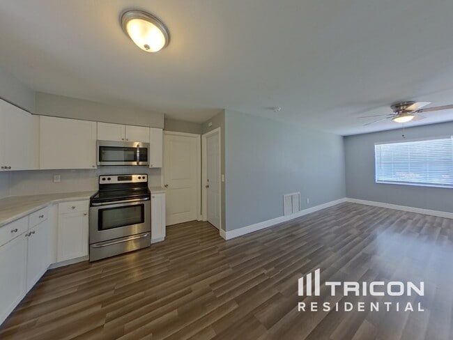 Building Photo - 2730 Avocado Dr