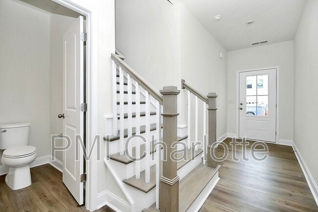 Building Photo - 6029 Mariemont Cir