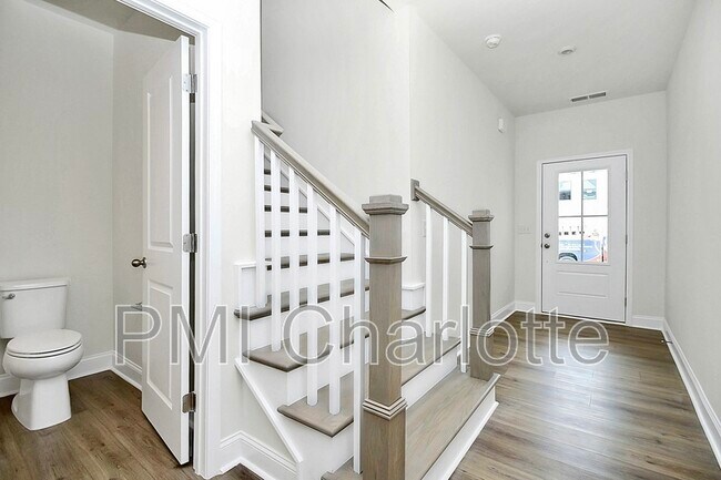 Foto del edificio - 6029 Mariemont Cir