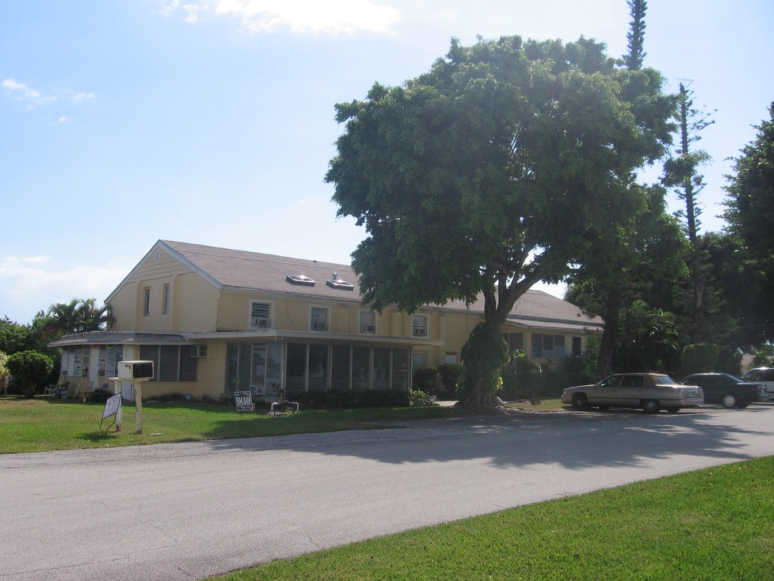 Primary Photo - Boca Palms Apartments