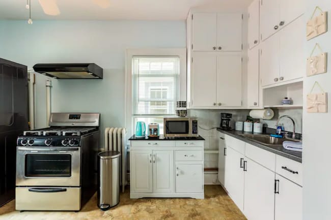 Building Photo - 28 Walnut E St