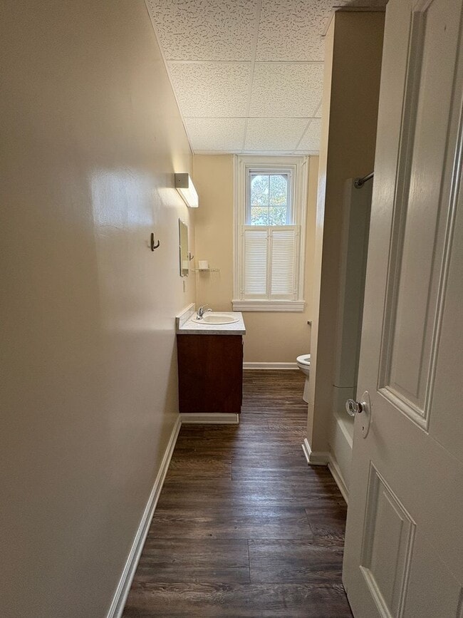 Building Photo - Apartment located inside beautiful historcal home in Lynchburg!