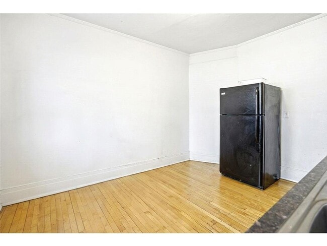 Building Photo - 604 Holly Ave