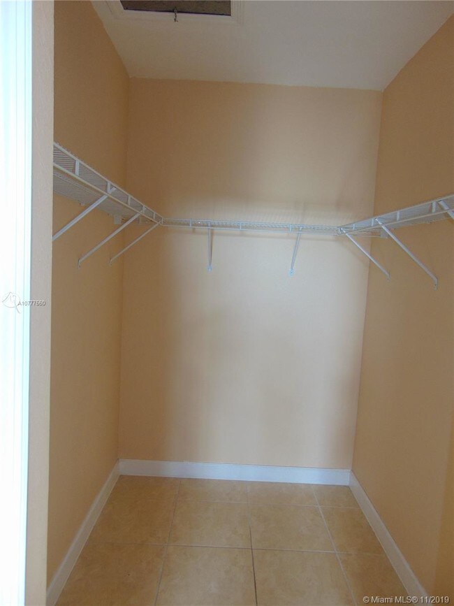 Foto del edificio - 1663 SE 27th Dr