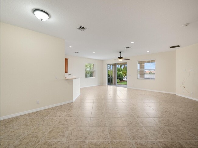 Building Photo - 10691 Ivanhoe Ln