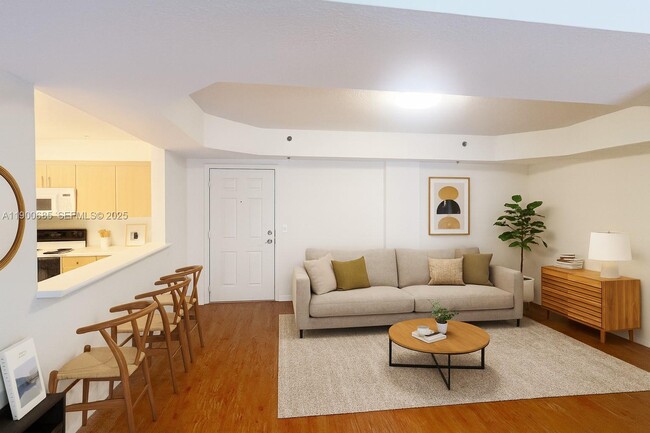 Building Photo - 9340 Fontainebleau Blvd