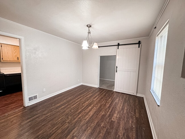 Foto del edificio - 2710 Henderson Rd