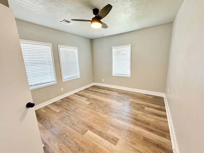 Foto del edificio - 2 Bedroom / 1 Bath Duplex in Paseo District!