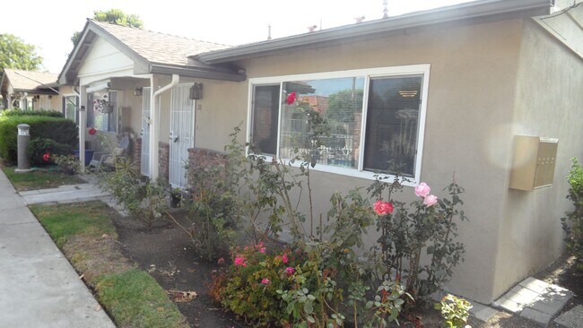 Foto del edificio - Nicely Updated 1 Bedroom 1 Bathroom, Coco ...