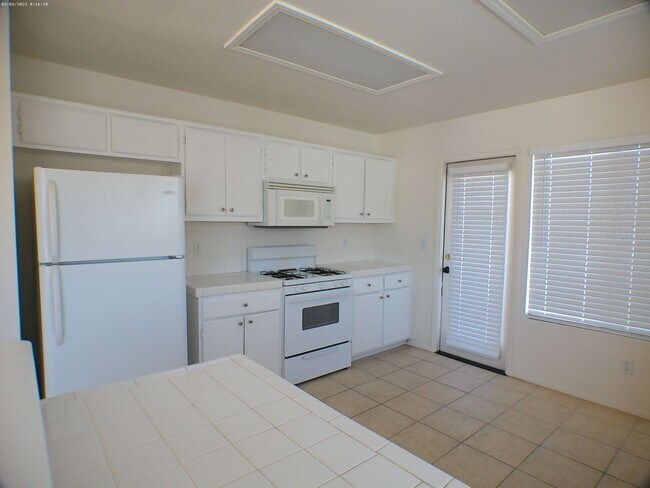 Building Photo - 3 Bedroom 2 Bath Home