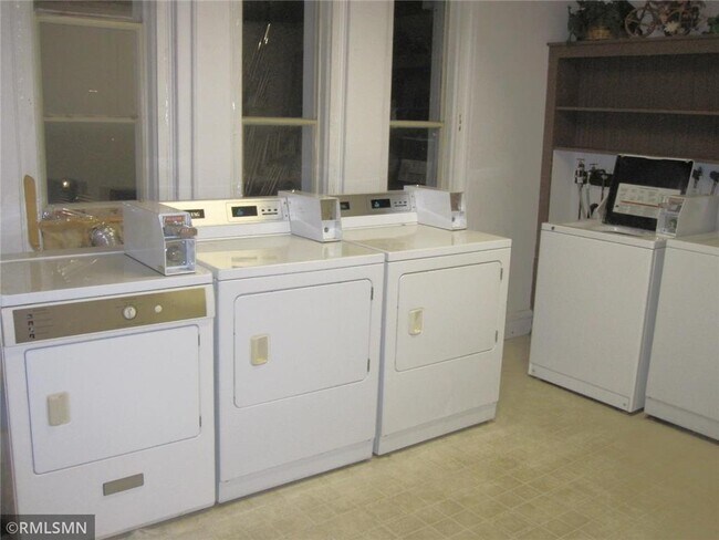 Foto del edificio - 102 Bridge Ave