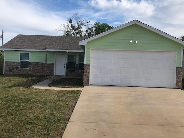 Foto principal - 424 S Cleburne Whitney Rd