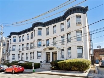 Primary Photo - 17 Green St