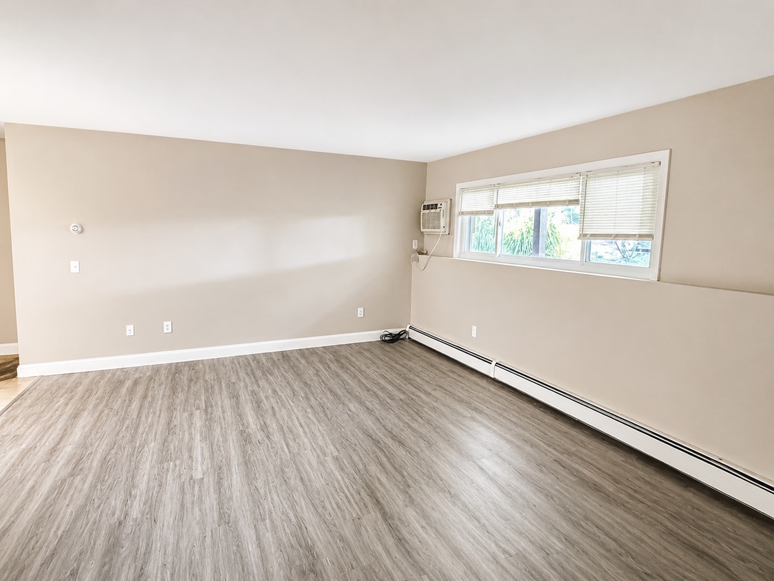 Spacious 1 Bed/ 1 Bath in Cranston! - Spacious 1 Bed/ 1 Bath in Cranston!