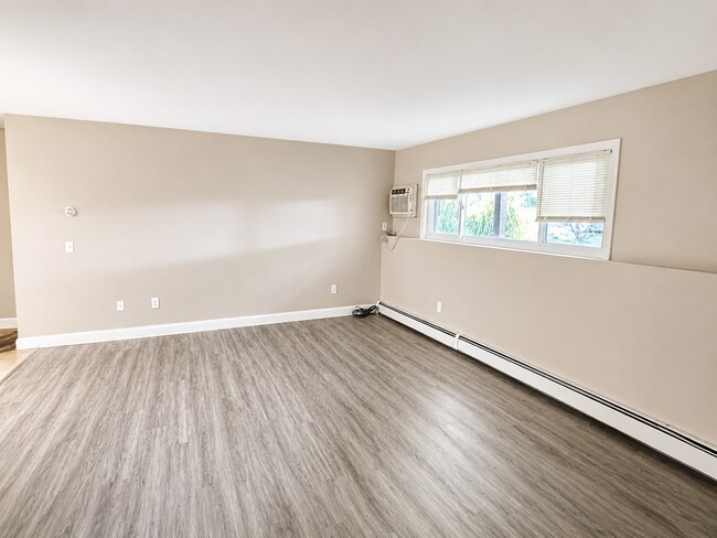 Foto del edificio - Spacious 1 Bed/ 1 Bath in Cranston!