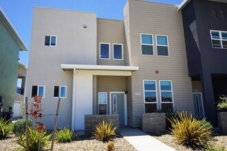 Building Photo - 805 Ashwood Ln