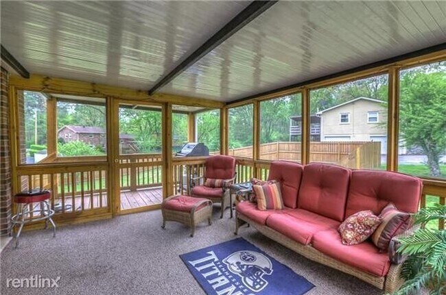 Building Photo - 3 br, 1 bath House - 598 Hill Creek Dr