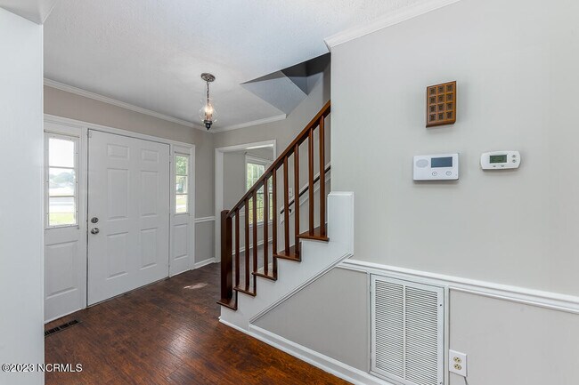 Building Photo - 145 Stonebridge Trail