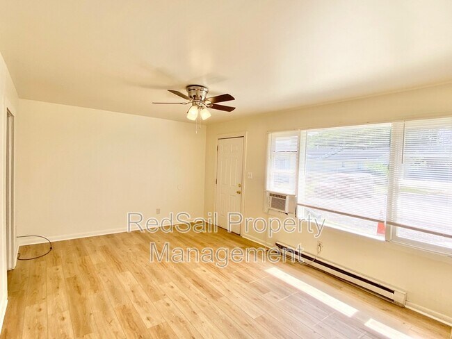 Building Photo - 157 Choate St