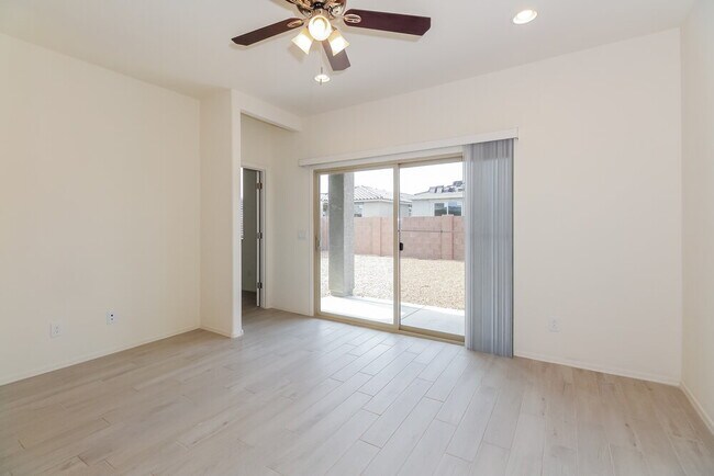 Foto del edificio - 11857 W Charismatic Dr