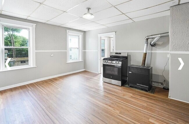 Building Photo - 15 Mendon St