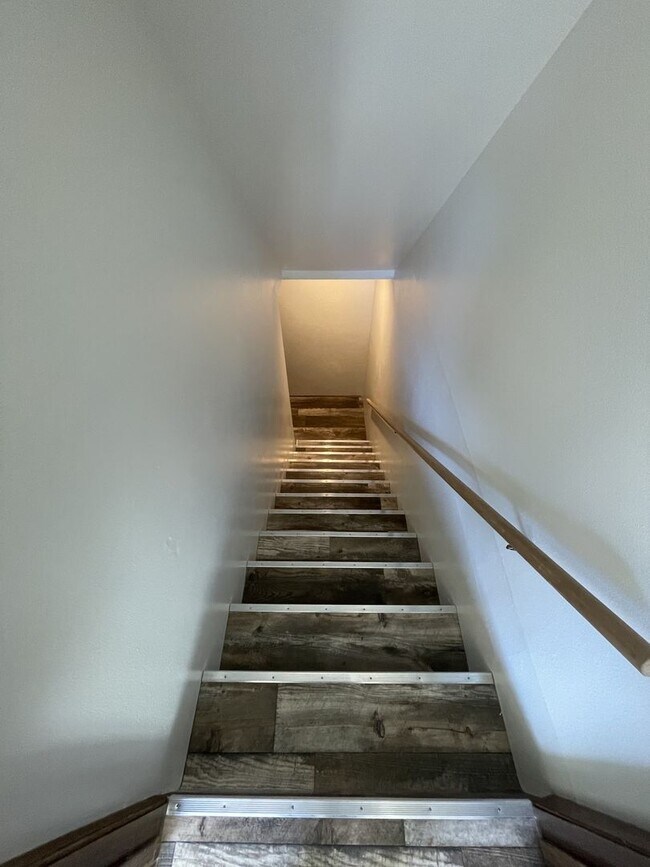 Foto del edificio - Two bedroom, one and bathroom townhome loc...