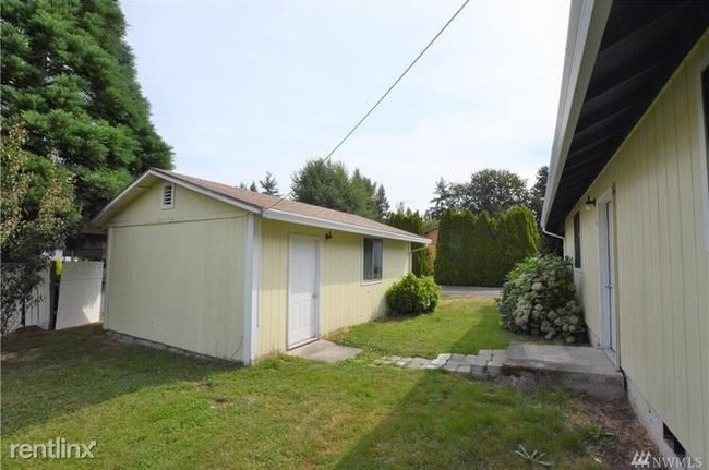 Building Photo - 3 br, 2 bath House - Outlet Collection mall