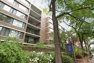 Building Photo - 1555 N Sandburg Terrace