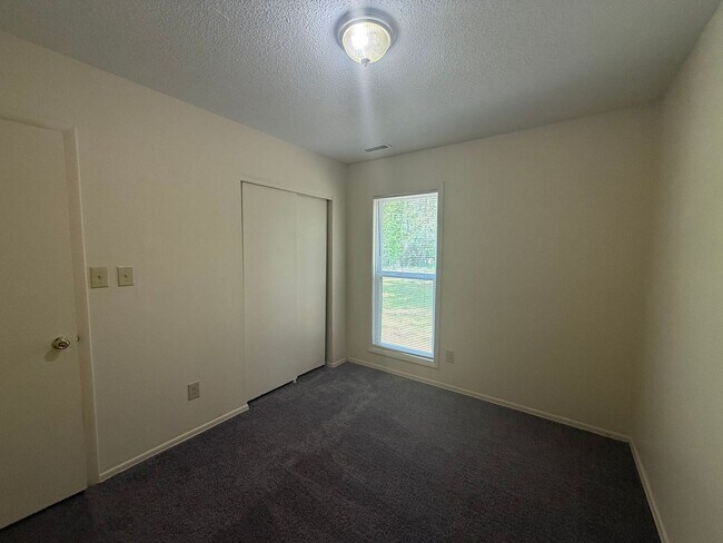 Foto del edificio - 2 bedroom, 1 bath Duplex