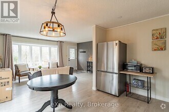 Building Photo - 15 Mapleport Crescent
