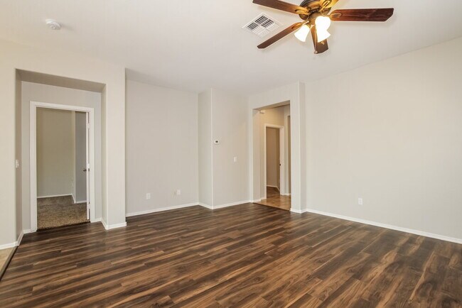 Building Photo - 15423 W Poinsettia Dr