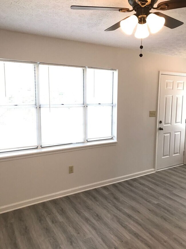 Foto del edificio - 2 bed/2.5 bath Unit in Sleepy Hollow!