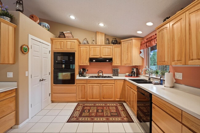 Building Photo - 16406 Jillian Ln