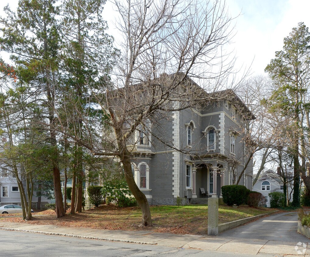 139 Cottage St, New Bedford, MA 02740 Apartments in New Bedford, MA