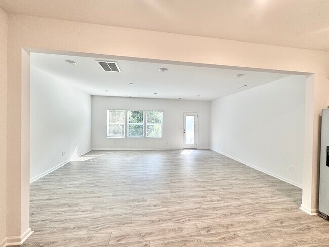 Foto del edificio - 4395 Mountain Ball Ln