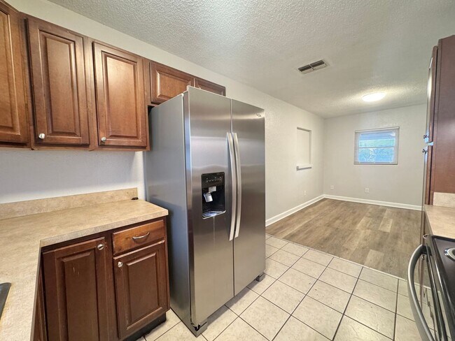 Foto del edificio - Near WH High School