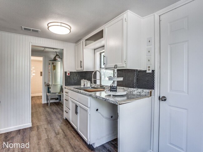 Foto del edificio - 3 br, 1 bath House - 2501 Dundee Ave