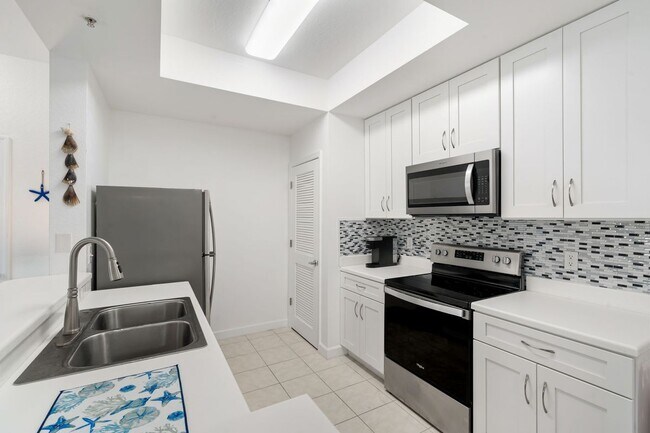 Foto del edificio - 9025 Colby Dr