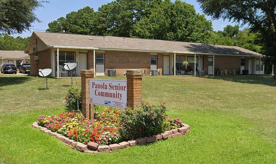 101 Seniors Ave, Carthage, TX 75633 Room for Rent in Carthage, TX