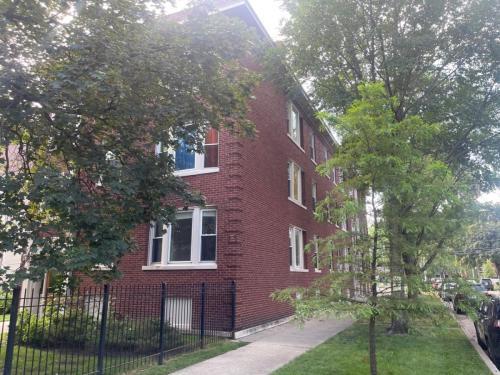 Primary Photo - 7027 N Damen Ave