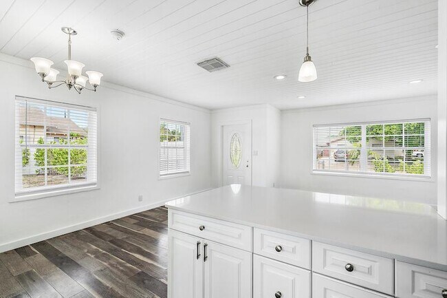 Building Photo - 4615 Garden Ave