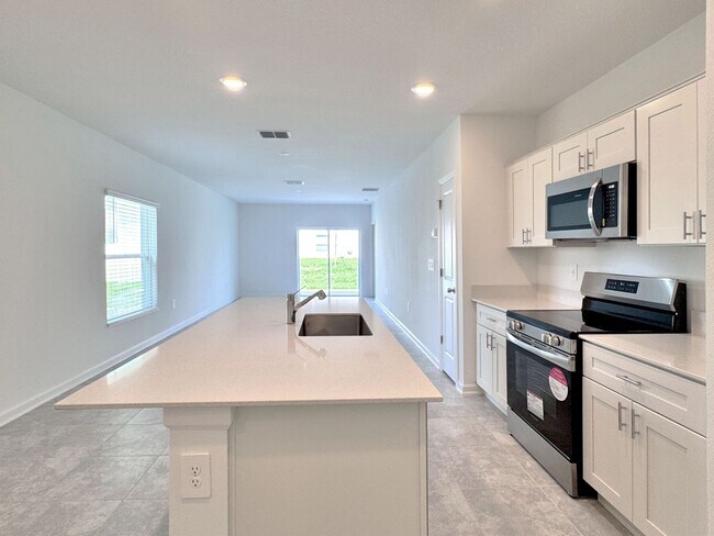 Foto del edificio - 2024 3-Bedroom, 2-Bathroom Home in Eagle Lake