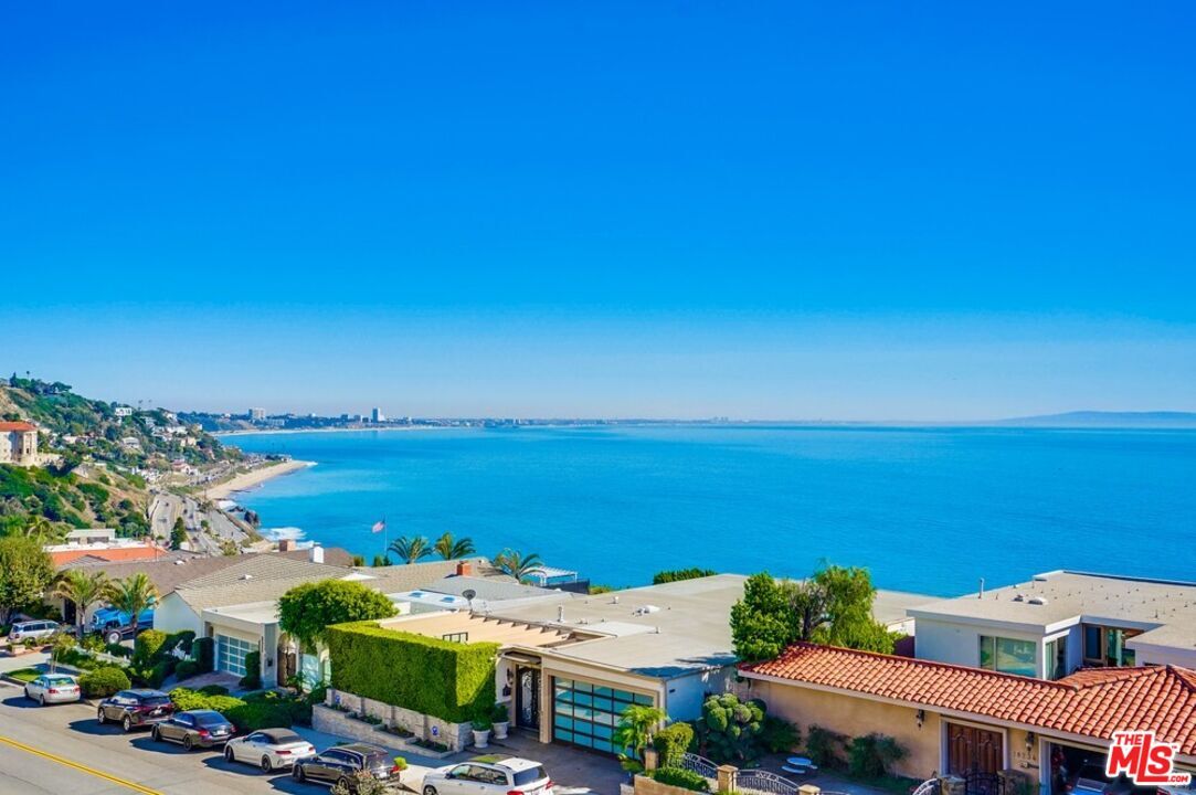 18241 Coastline Dr Unit 2, Malibu, CA 90265 Condo for Rent in Malibu